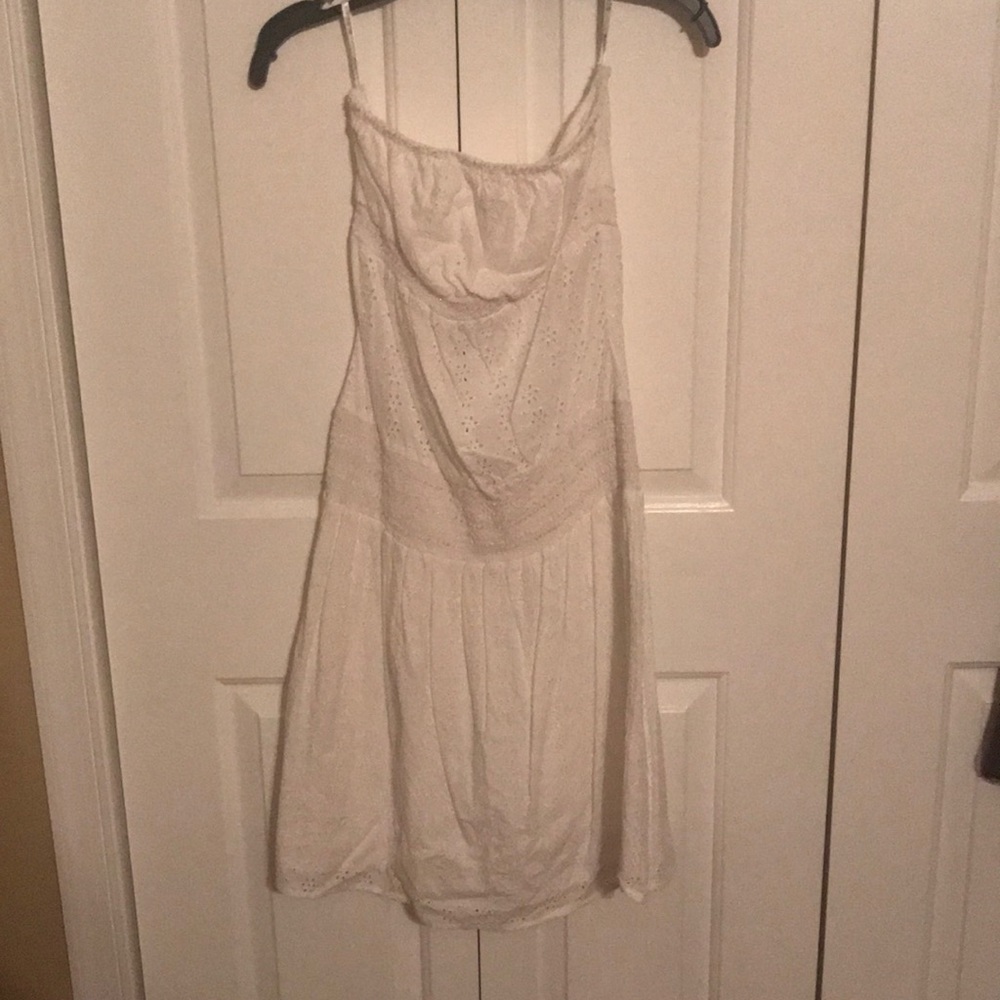 🎉SALE BCBGirls white strapless dress